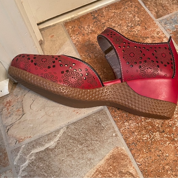 🥿NWOT Super Star Lady Leather Velcro Ankle Embossed Mary Janes! - Picture 6 of 15